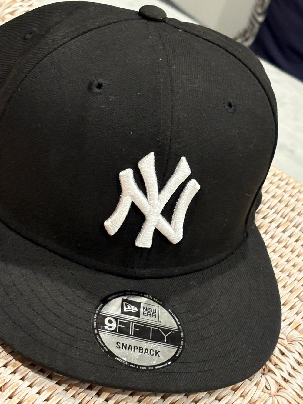 New Era 9FIFTY NY Yankees SnapBack, classic Black w/white logo, excellent cond!
